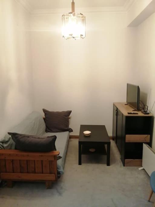 Ανακαινισμένο 8 Λεπτά Από Το Μετρό. Apartment Athena Bagian luar foto