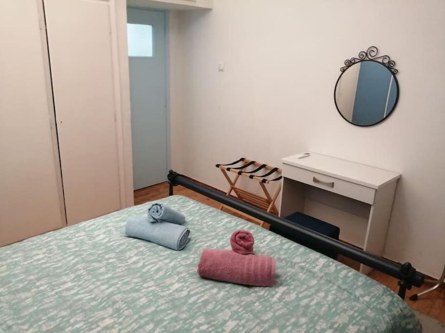 Ανακαινισμένο 8 Λεπτά Από Το Μετρό. Apartment Athena Bagian luar foto