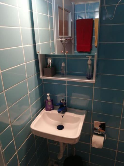 Ανακαινισμένο 8 Λεπτά Από Το Μετρό. Apartment Athena Bagian luar foto