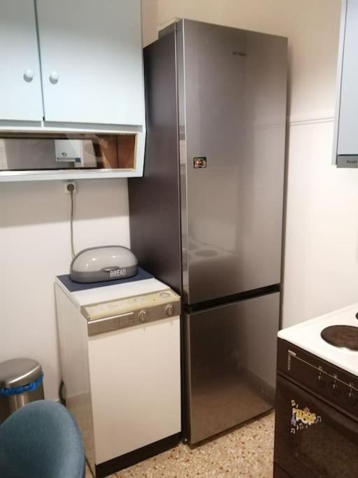 Ανακαινισμένο 8 Λεπτά Από Το Μετρό. Apartment Athena Bagian luar foto