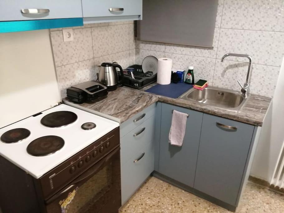 Ανακαινισμένο 8 Λεπτά Από Το Μετρό. Apartment Athena Bagian luar foto