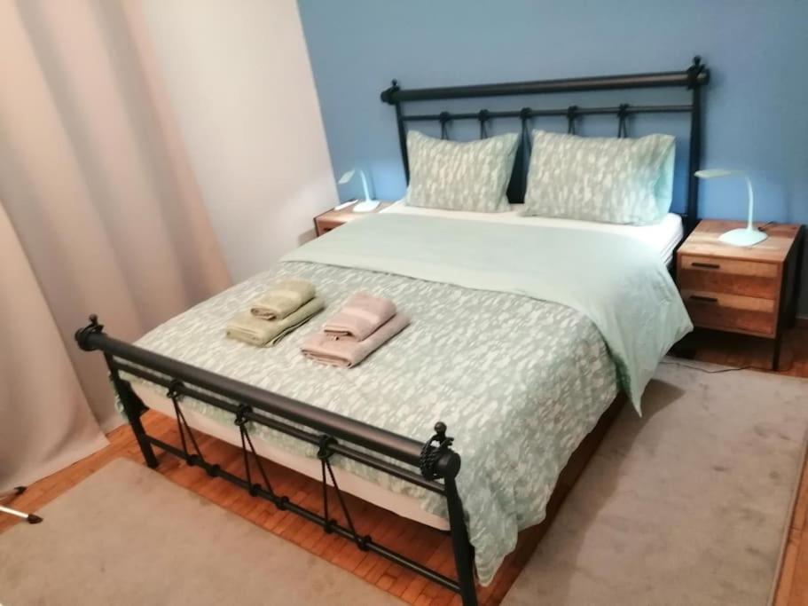 Ανακαινισμένο 8 Λεπτά Από Το Μετρό. Apartment Athena Bagian luar foto